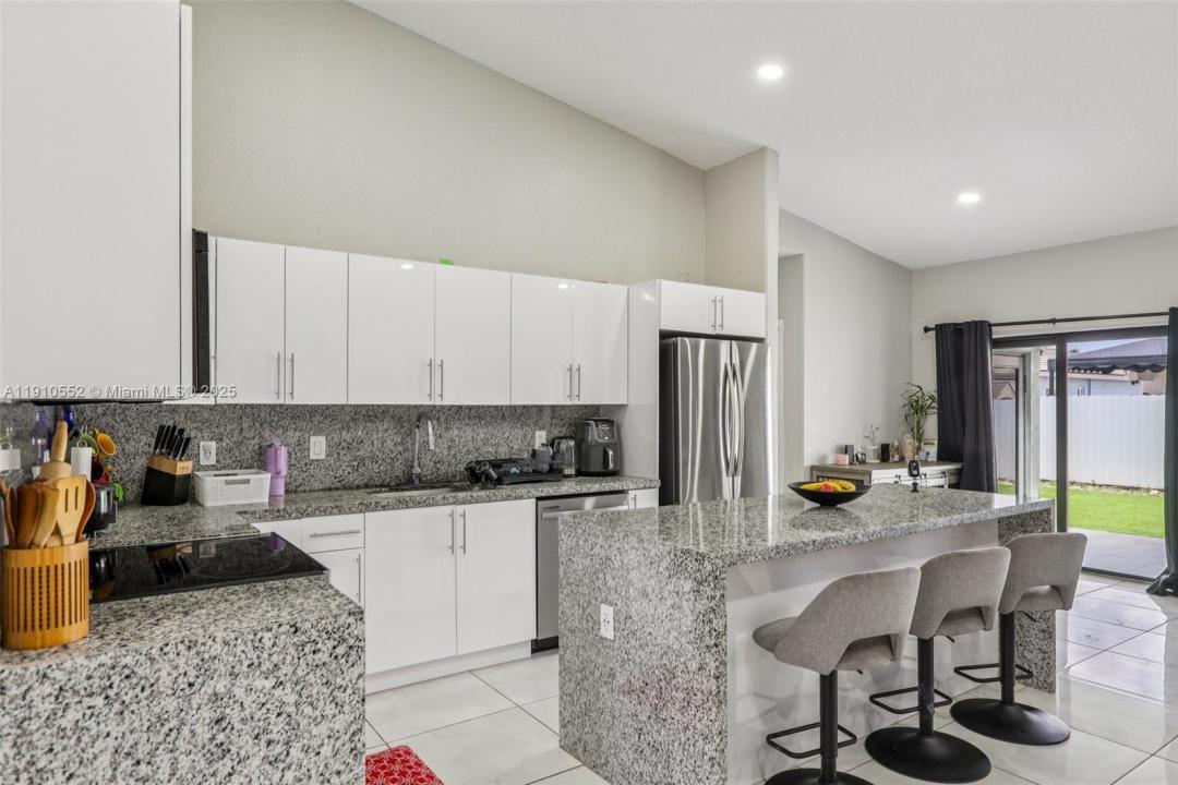 7754 NW 201st Ter, Hialeah, Florida 33015