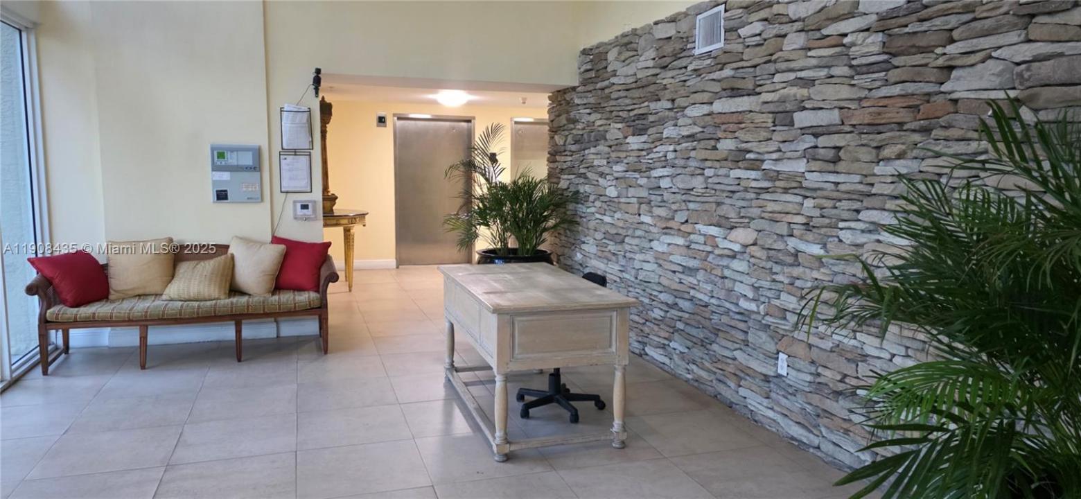 1350 NW 8th Ct A1-6, Miami, Flórida 33136, Estados Unidos