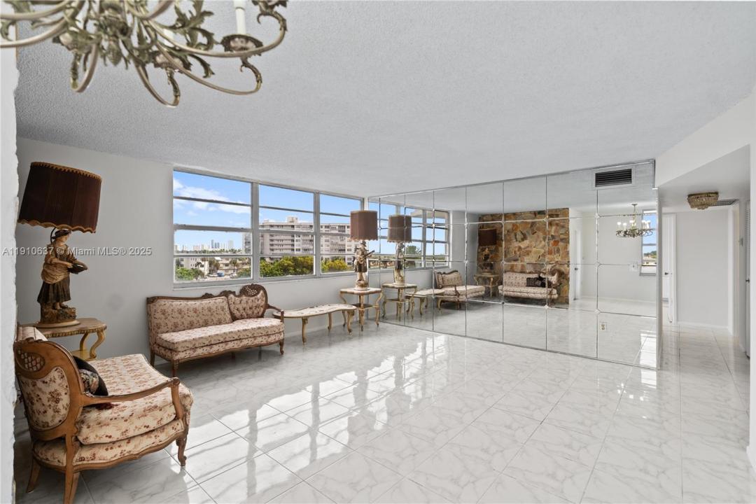 1351 NE Miami Gardens Dr 406E, Miami, Flórida 33179, Estados Unidos