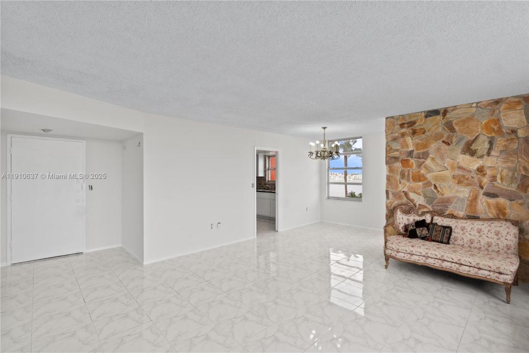 1351 NE Miami Gardens Dr 406E, Miami, Flórida 33179, Estados Unidos