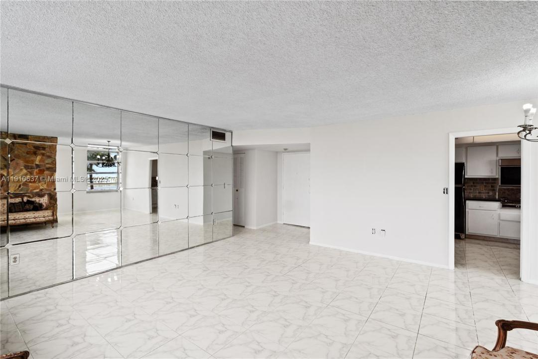 1351 NE Miami Gardens Dr 406E, Miami, Flórida 33179, Estados Unidos