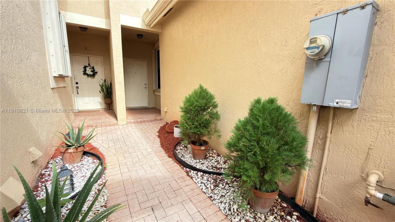 3887 Tree Top Dr 3887, Weston, Florida 33332, USA