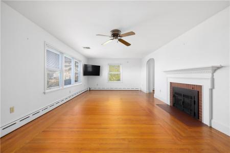 118 Wolcott Avenue, Middletown, Rhode Island 02842, HOA KỲ