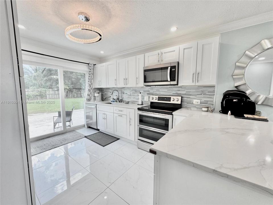 2462 NW 62nd Ter, Margate, Florida 33063, USA