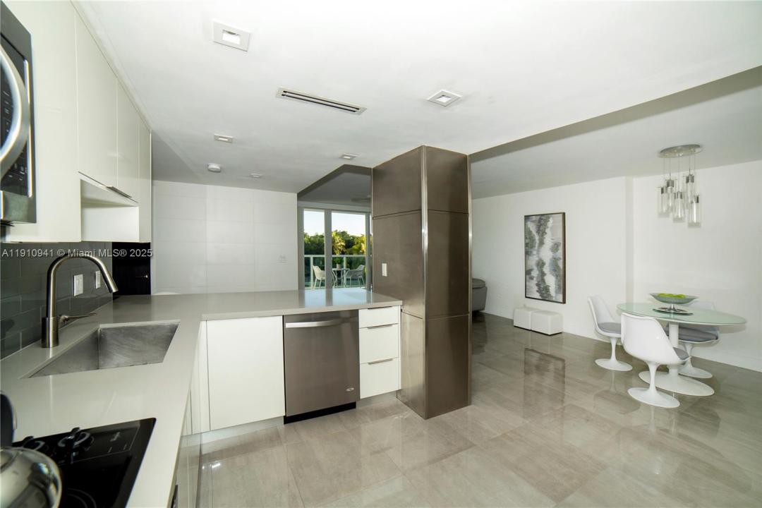 100 Bayview Dr 325, Sunny Isles Beach, 佛羅里達州 33160, 美國