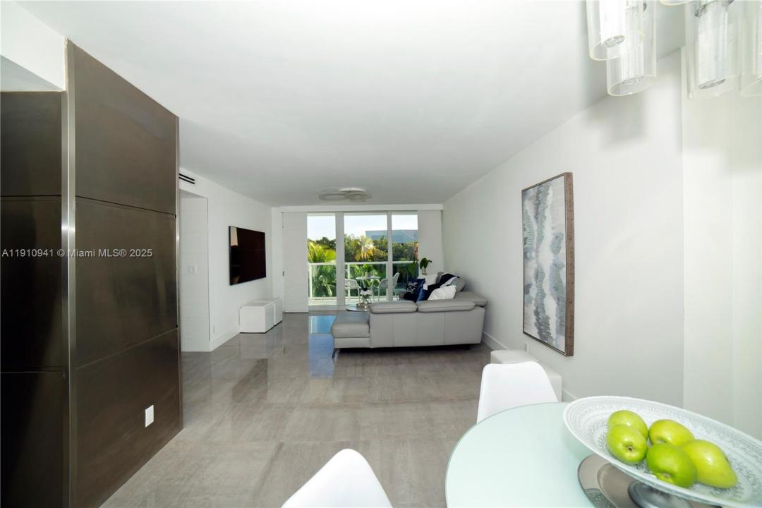 100 Bayview Dr 325, Sunny Isles Beach, 佛羅里達州 33160, 美國