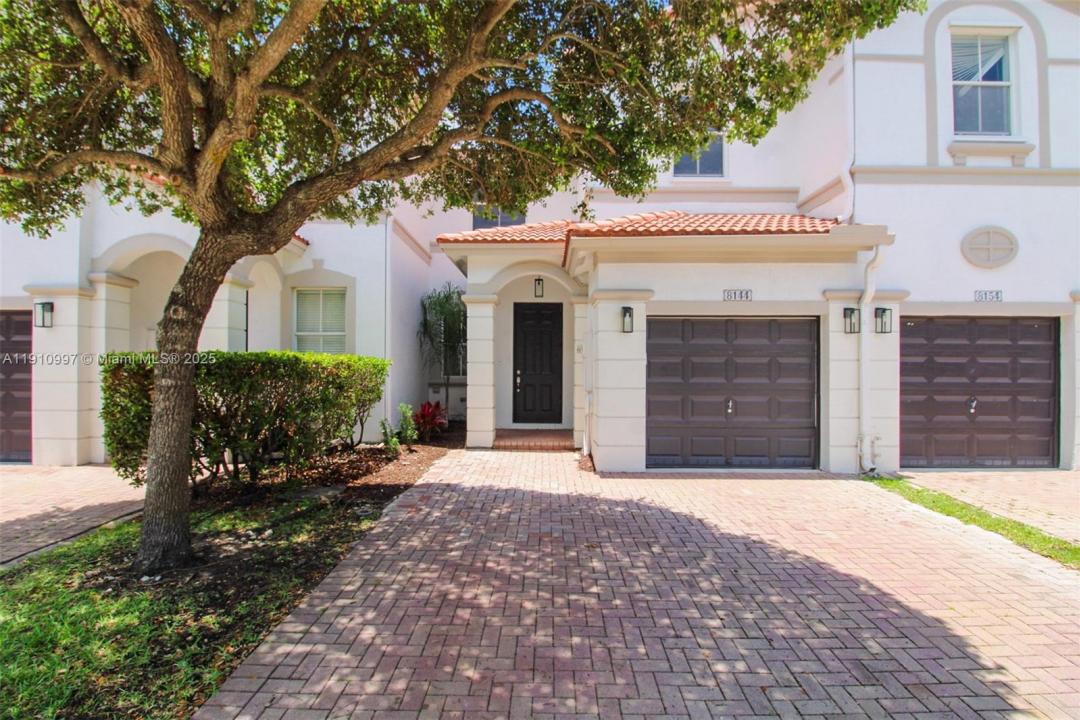 8144 NW 107th Path, Doral, Florida 33178, USA