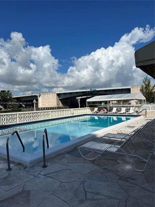 1825 S Ocean Dr 214, Hallandale Beach, Floride 33009, États-Unis