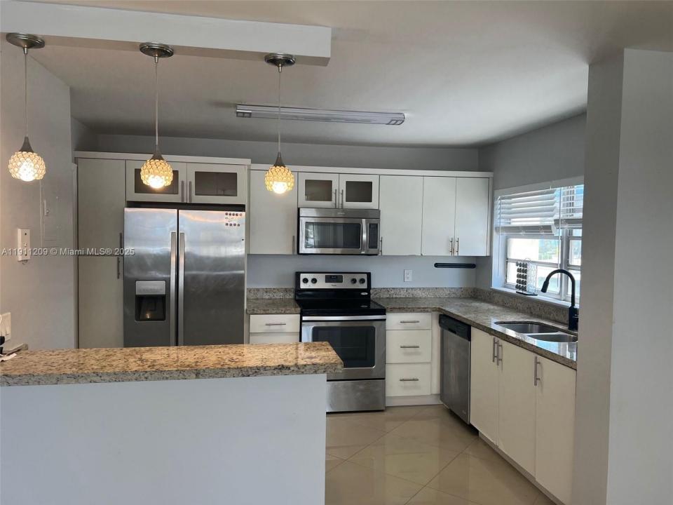 1825 S Ocean Dr 214, Hallandale Beach, Floride 33009, États-Unis