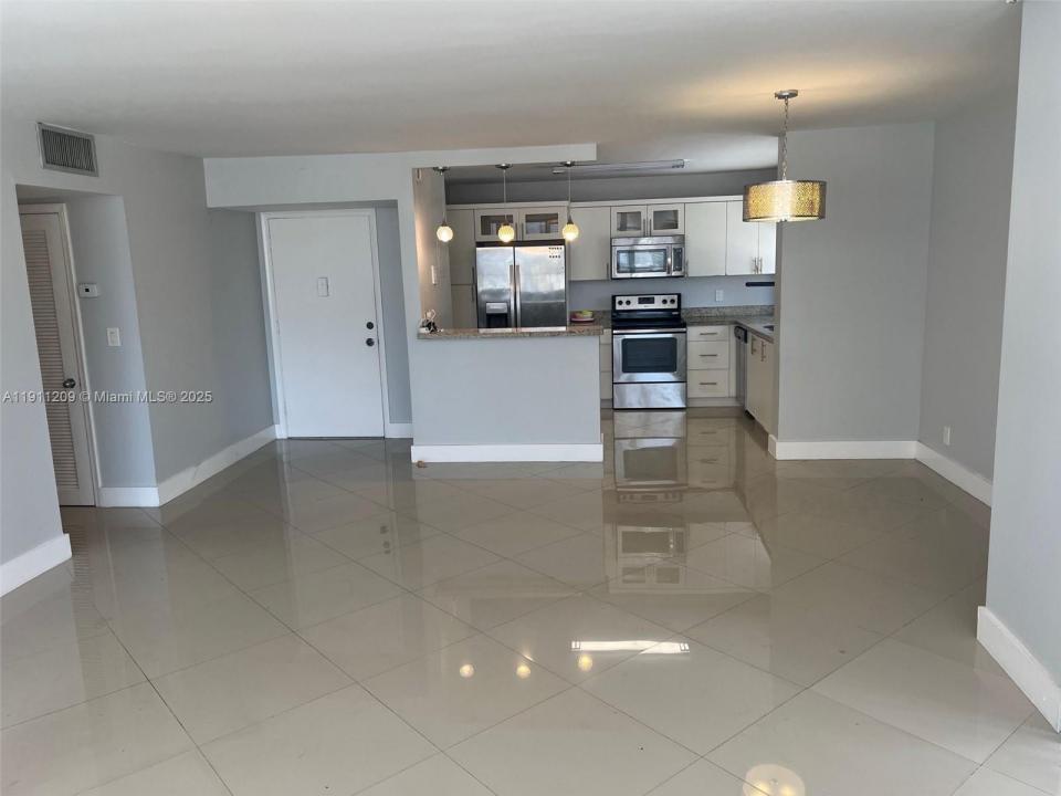 1825 S Ocean Dr 214, Hallandale Beach, Floride 33009, États-Unis