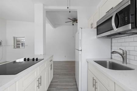 8135 Crespi Blvd 1, Miami Beach, Florida 33141, USA