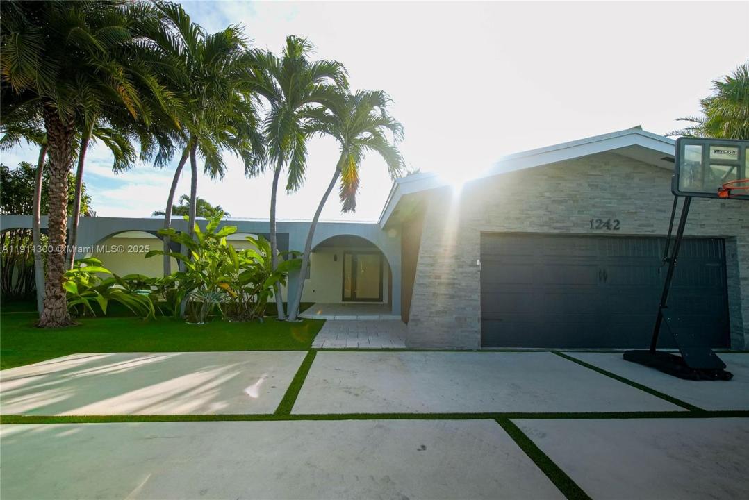 1242 NE 81st Ter, Miami, Flórida 33138, Estados Unidos