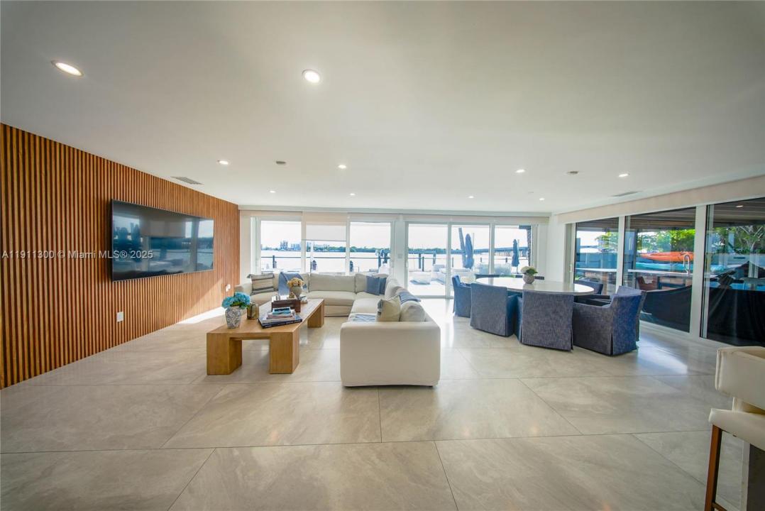 1242 NE 81st Ter, Miami, Flórida 33138, Estados Unidos