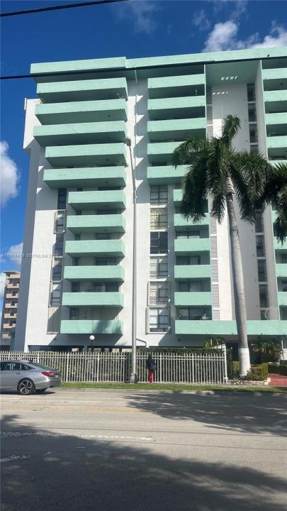 1825 W 44th Pl 309, Hialeah, Florida 33012, Stati Uniti