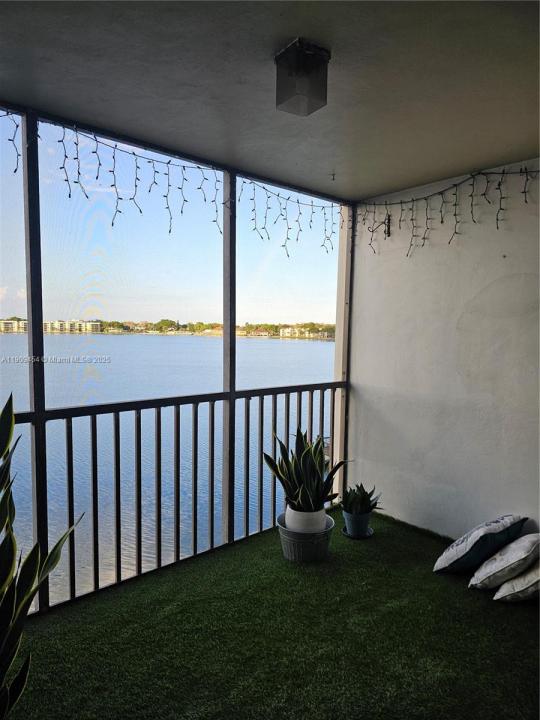 114 Lake Emerald Dr 409, Oakland Park, Floride 33309, États-Unis