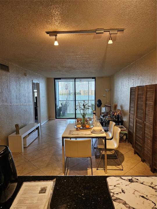 114 Lake Emerald Dr 409, Oakland Park, Floride 33309, États-Unis