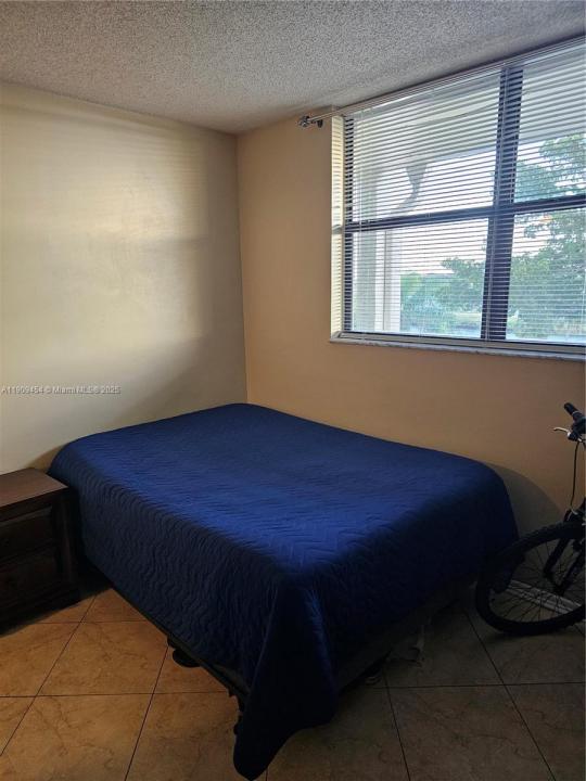 114 Lake Emerald Dr 409, Oakland Park, Floride 33309, États-Unis