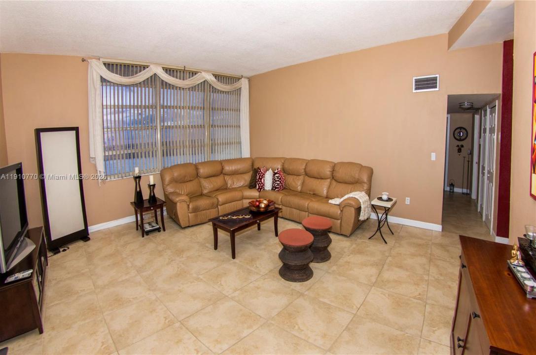 1301 NE Miami Gardens Dr 1726W, Miami, Flórida 33179, Estados Unidos