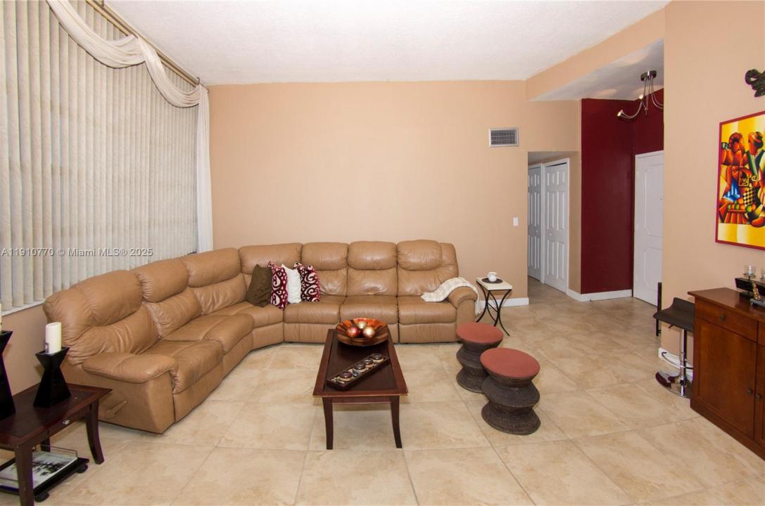 1301 NE Miami Gardens Dr 1726W, Miami, Flórida 33179, Estados Unidos