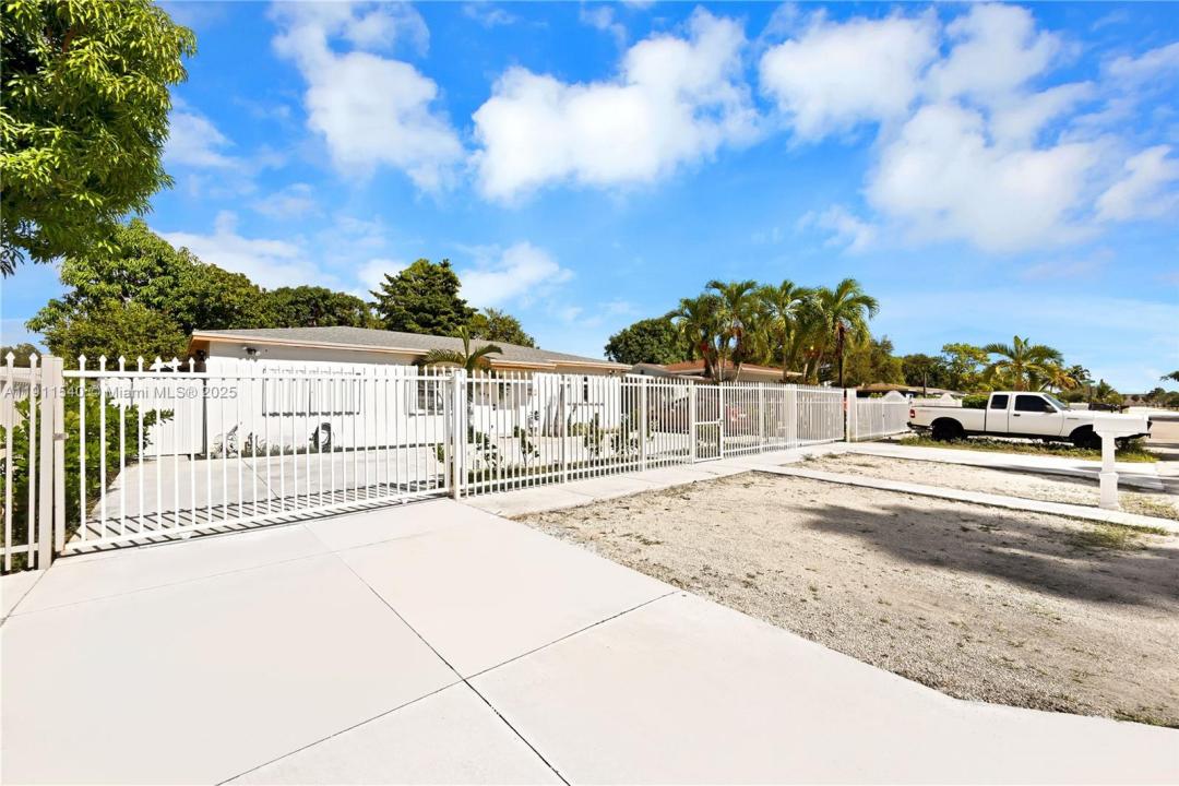 1145 Kasim St, Opa-Locka, Floride 33054, États-Unis