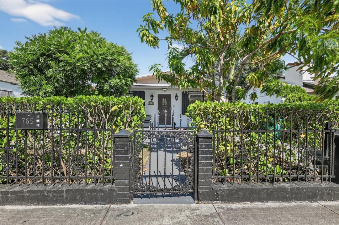 765 NW 46th St, Miami, فلوريدا 33127, الولايات المتحدة