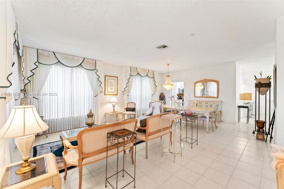 1008 NW 180th Ave, Pembroke Pines, Florida 33029