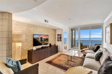 19111 Collins Ave 1602, Sunny Isles Beach, Florida 33160, USA