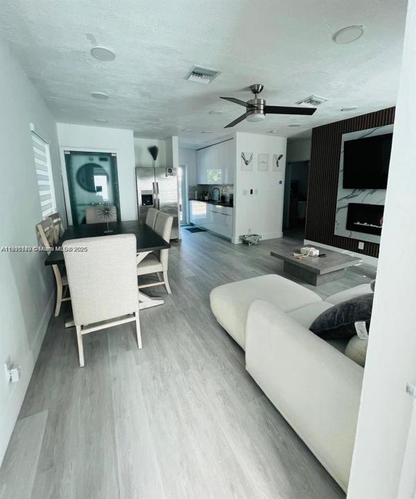 872 NW 16th Ter, Fort Lauderdale, Florida 33311, USA