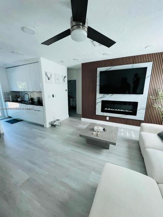 872 NW 16th Ter, Fort Lauderdale, Florida 33311, USA