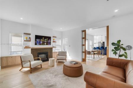 2043 SW 7th St, Miami, Florida 33135, USA