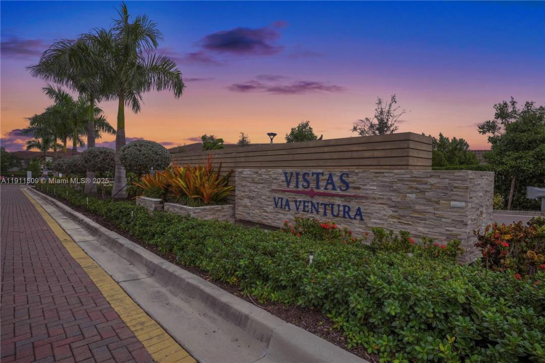 909 NE 211th St 909, Miami, 佛羅里達州 33179, 美國