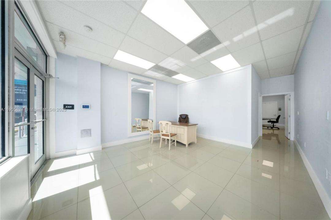 7435 SW 24th St, Miami, Florida 33147, HOA KỲ