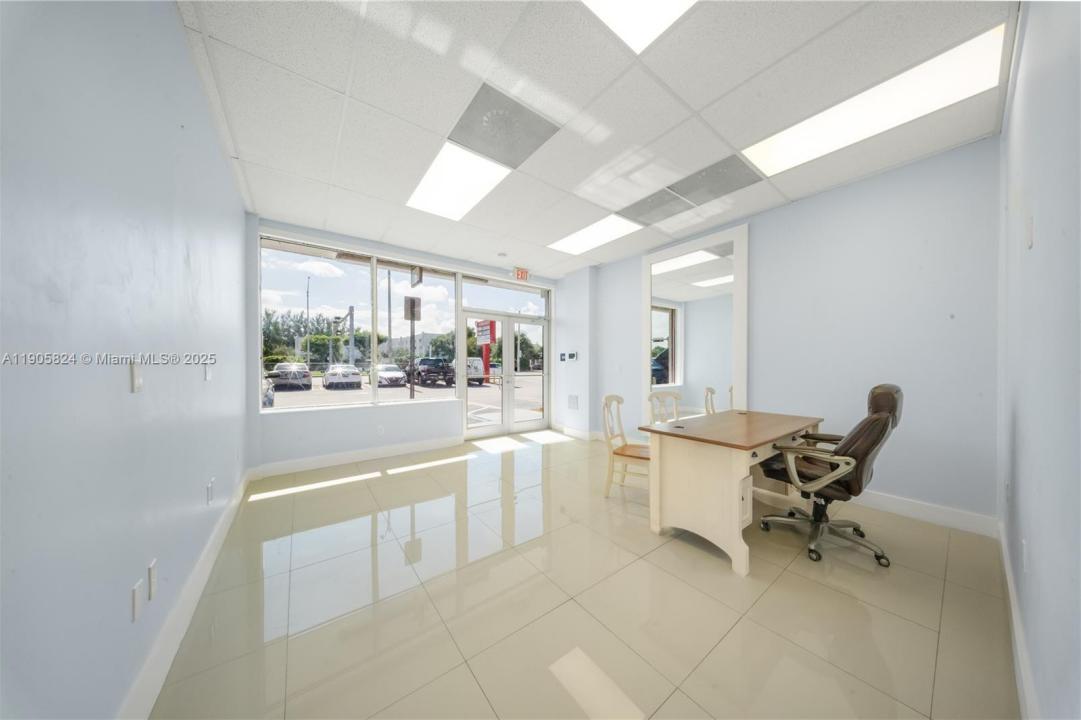 7435 SW 24th St, Miami, Florida 33147, HOA KỲ