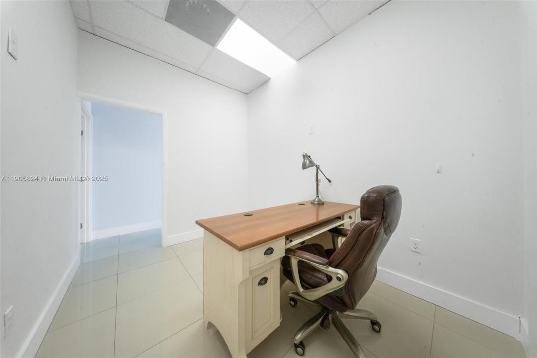 7435 SW 24th St, Miami, Florida 33147, HOA KỲ