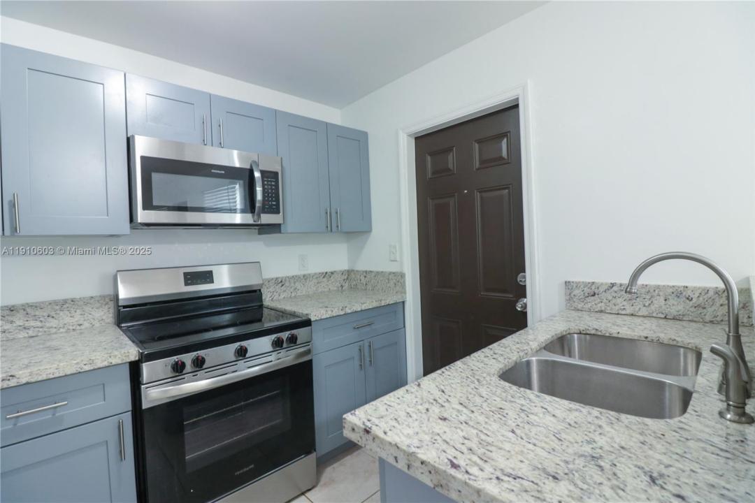 1955 NW 5th Pl 3, Miami, Florida 33136, Amerika Birleşik Devletleri