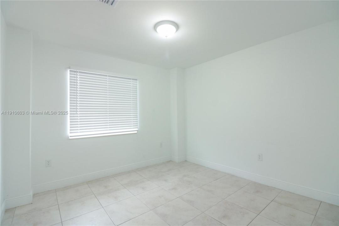 1955 NW 5th Pl 3, Miami, Florida 33136, Amerika Birleşik Devletleri