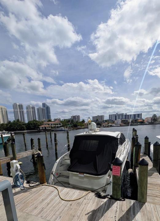 400 Sunny Isles Blvd, Sunny Isles Beach, פלורידה 33160, ארצות הברית של אמריקה