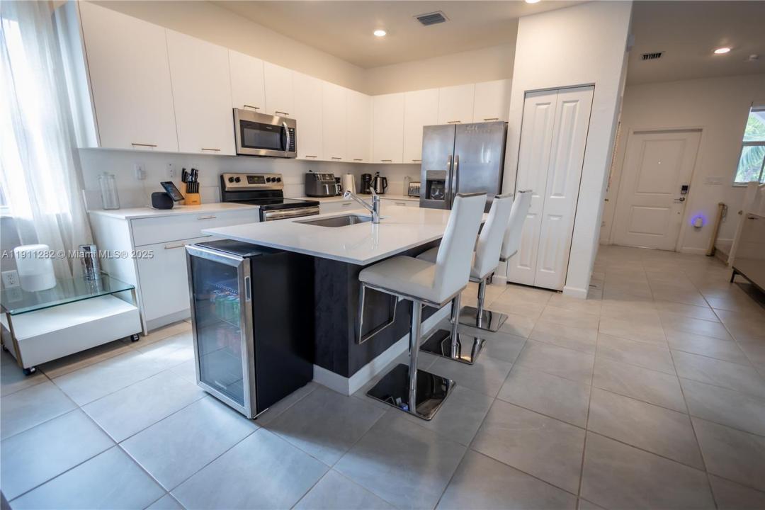 2388 NW 130th Ter 2388, Miami, 플로리다 33167, 미국