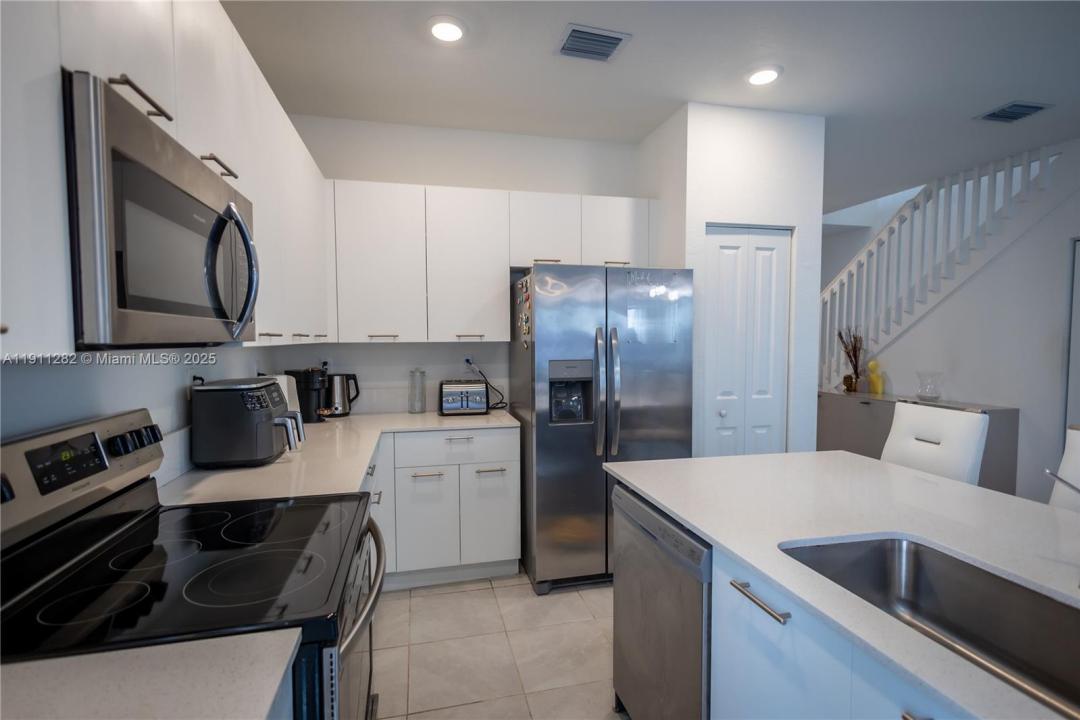 2388 NW 130th Ter 2388, Miami, 플로리다 33167, 미국