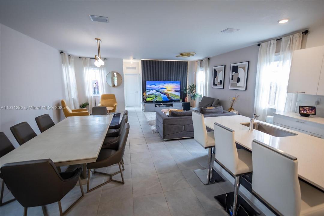 2388 NW 130th Ter 2388, Miami, 플로리다 33167, 미국