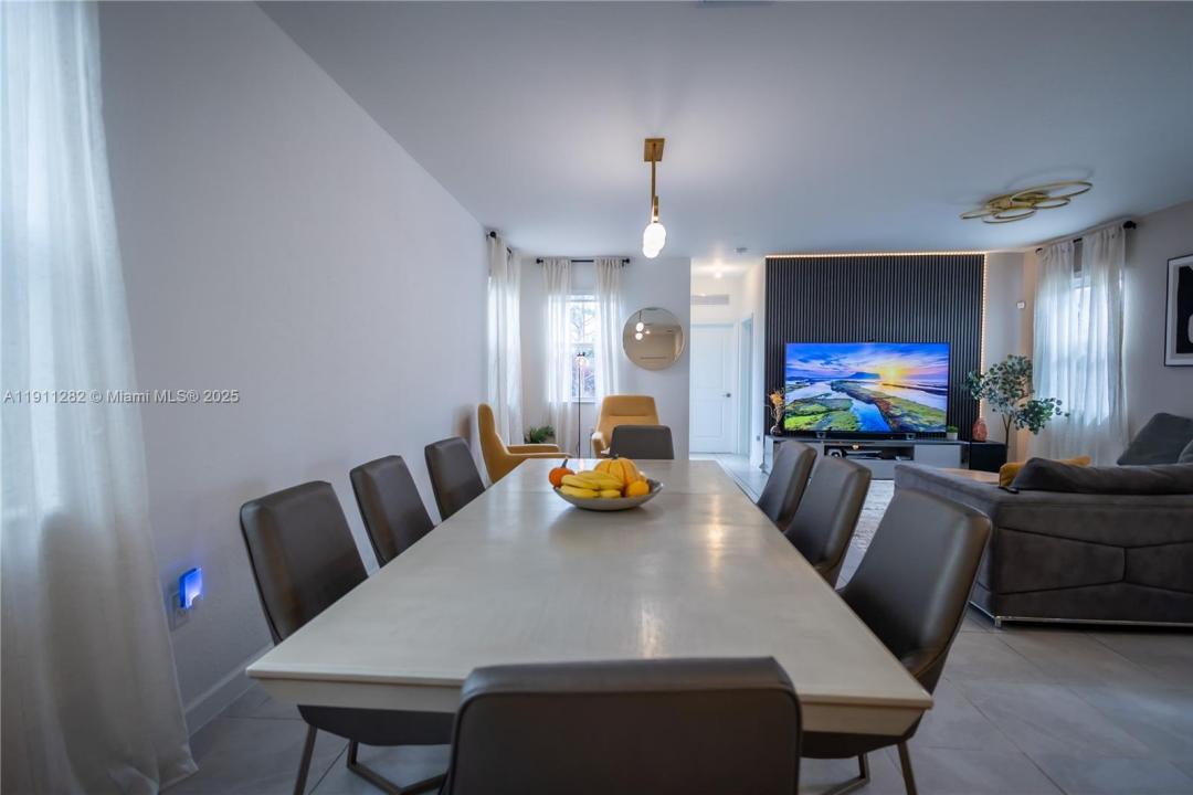 2388 NW 130th Ter 2388, Miami, 플로리다 33167, 미국