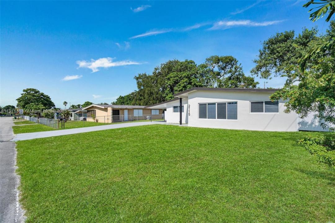 2115 NW 129th St, Miami, Flórida 33167, Estados Unidos