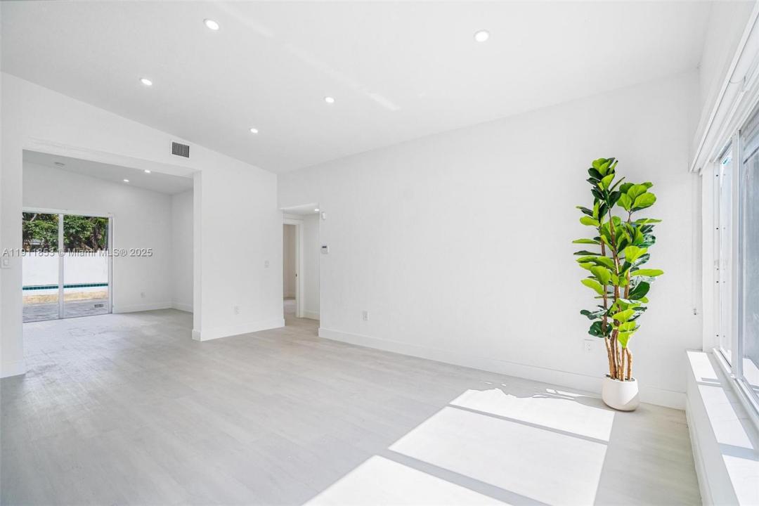 2115 NW 129th St, Miami, Flórida 33167, Estados Unidos