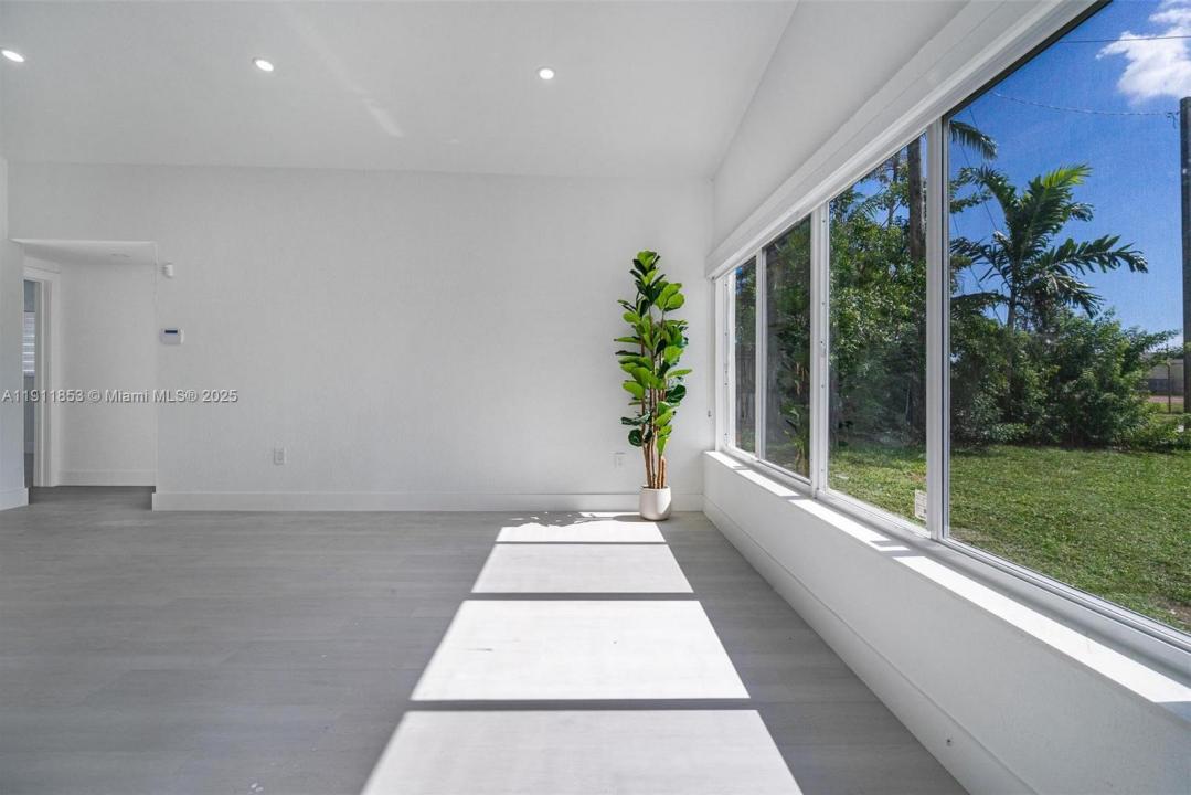 2115 NW 129th St, Miami, Flórida 33167, Estados Unidos