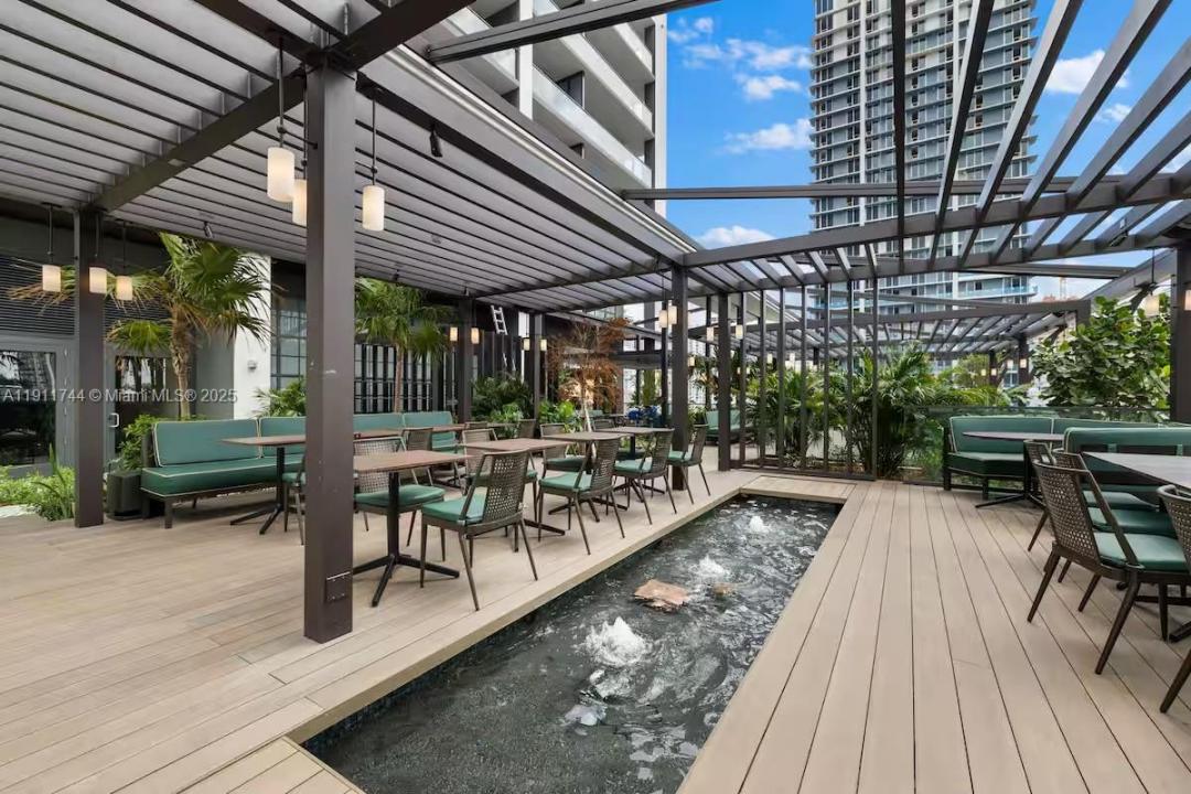 601 NE 1 Ave 1906, Miami, Флорида 33137, Соединенные Штаты