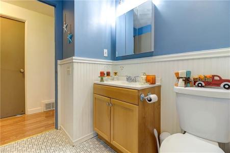 270 Woodward Avenue, East Providence, Rhode Island 02914, HOA KỲ