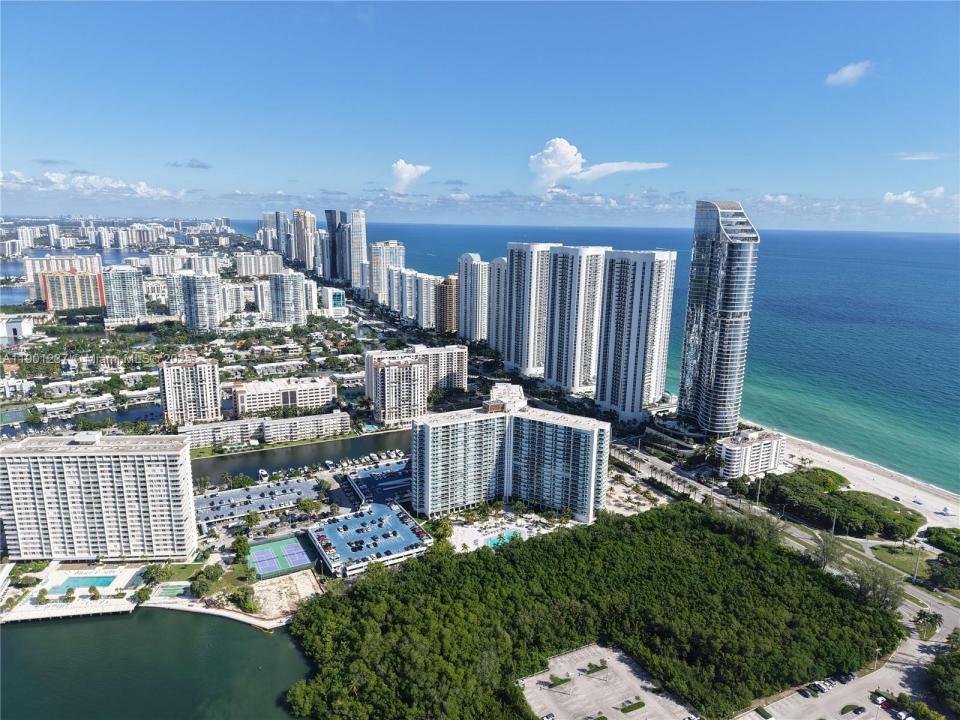 100 Bayview Dr 1807, Sunny Isles Beach, Florida 33160, HOA KỲ