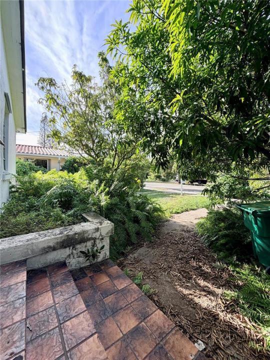 445 SW 24th Rd, Miami, Florida 33129