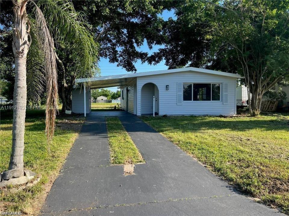 1109 N Grifford Ave, Lehigh Acres, Florida 33936, USA