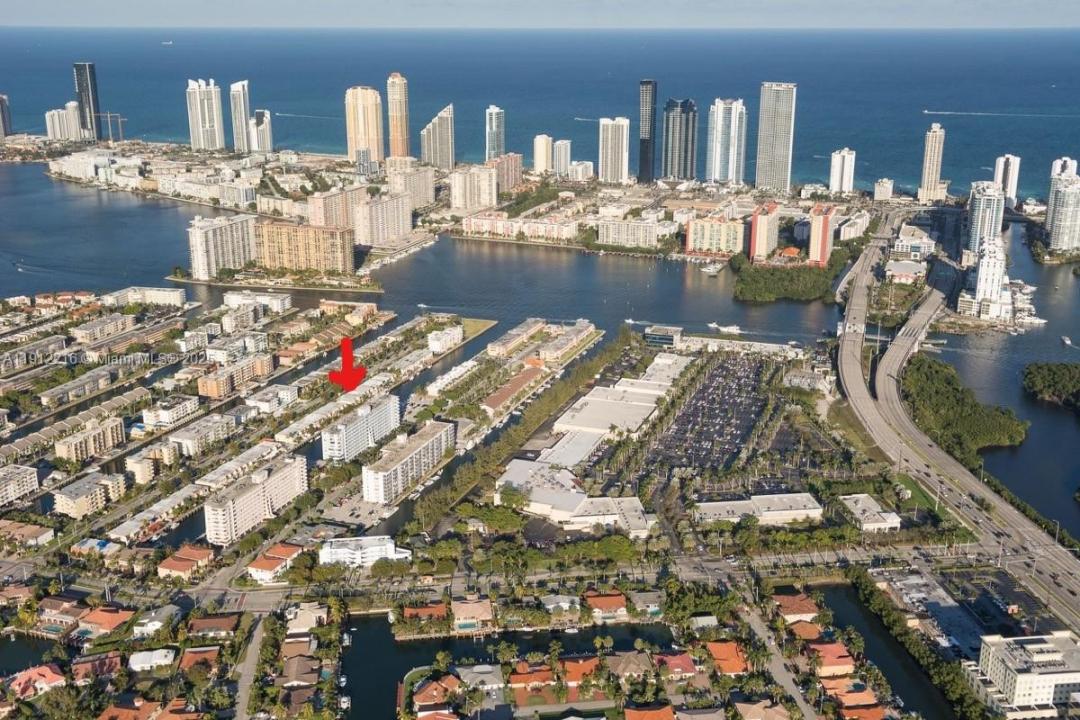 3703 NE 166th St 401, North Miami Beach, Флорида 33160, Соединенные Штаты